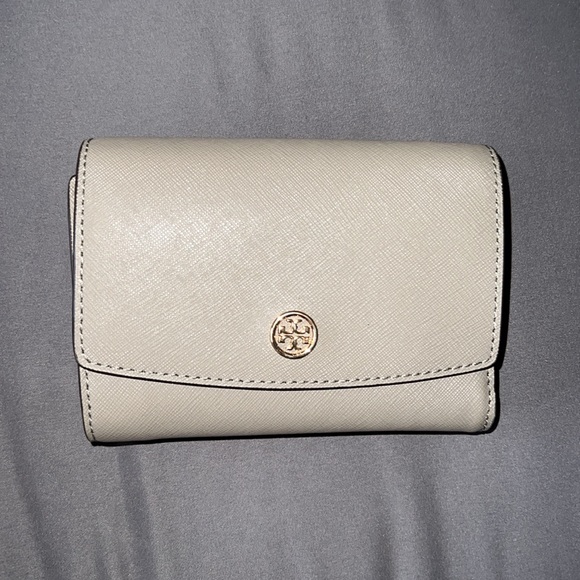 Tory Burch Accessories - Tory Burch Robinson wallet